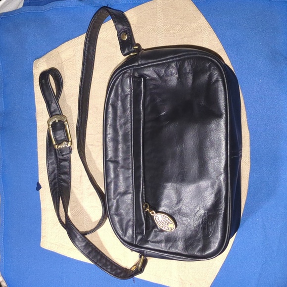 Stone Mountain Accessories Handbags - Vintage Stone Mountain Black Soft Leather Shoulder Bag Asking Only $20 Low Price